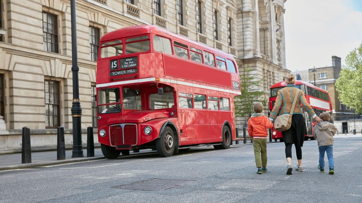 Turiștii vor plăti mai mult pentru transport în Londra. Biletele de autobuz urmează să se scumpească pentru prima dată în ultimii patru ani