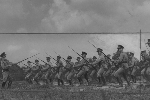 Rok 1934. Żołnierze KOP ćwiczą walkę na bagnety 