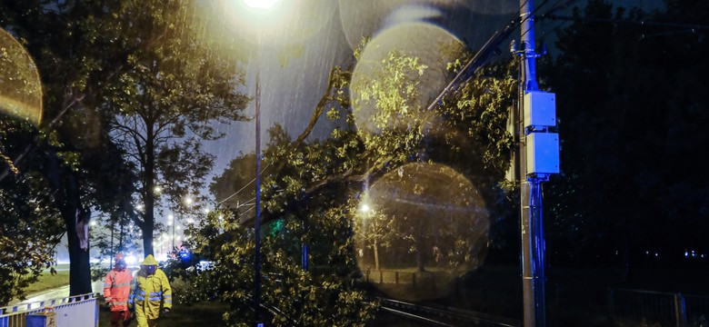 Gigantyczna burza w Warszawie. Rząd powołał sztaby kryzysowe w całej Polsce