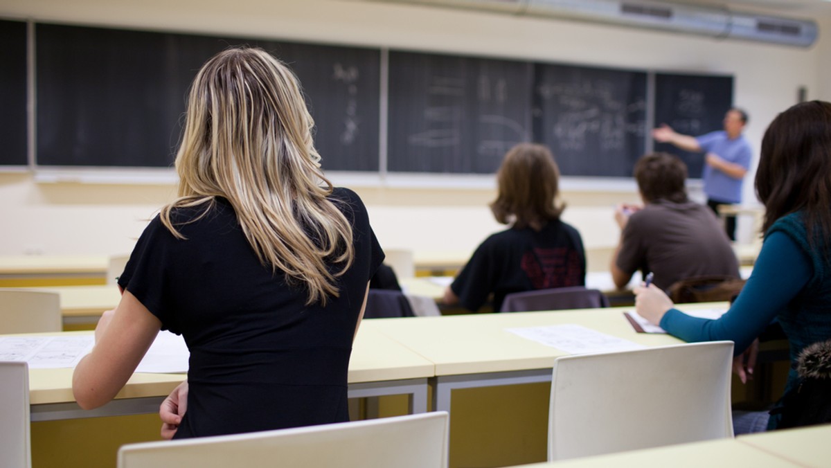 Od 2008 r. nie słabnie wśród polskich studentów kierunków biznesowych popularność branży bankowej i FMCG (dobra szybko zbywalne) – wynika z raportu "Talenty w bankowości 2014" firmy Deloitte, a informuje o tym "Puls Biznesu".