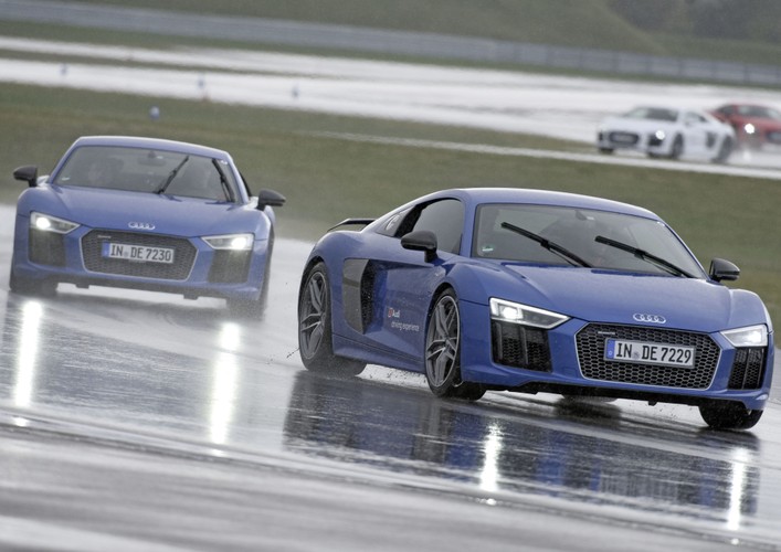 Audi R8 V10 Plus - piłkarze Bayernu Monachium trenowali na torze Audi w Neuburgu