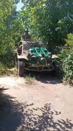 Mad Max na Dzikich polach. Quady, buggy, motocykle i czołgi-żółwie w wojnie rosyjsko-ukraińskiej