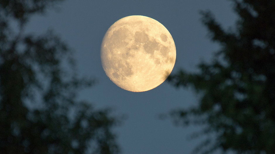 Pełnia księżyca wystąpi równolegle z innym zjawiskiem.