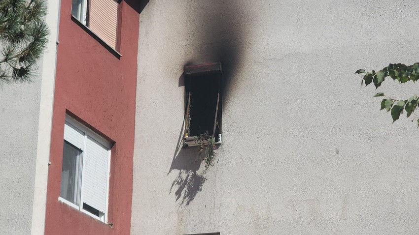 Zgrada u Sremčici u kojoj je izbio požar