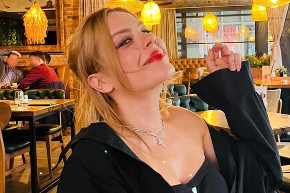 BIVŠI VERENIK JOJ PUCAO U GLAVU Godinama lečila traume, a onda se udala i poručuje: "Volim svoj život"