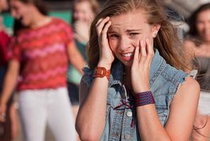 trema stres nastolatki pewność siebie równieśnicy