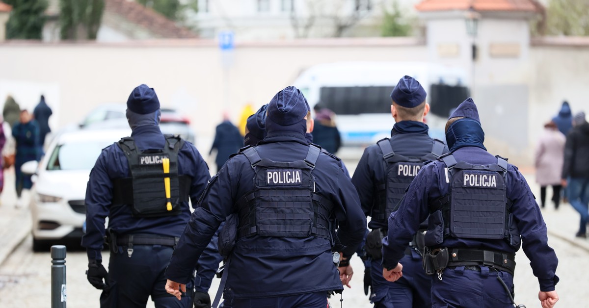 Pensje rosną, chętnych przybywa, wakatów też. Dlaczego Polacy odchodzą z mudnurówki?