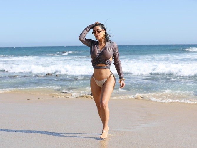 Kim Kardašijan Vest na plaži u Majamiju
