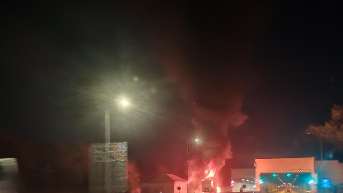 Zapaljena prikolica kamiona kod tunela Železnik