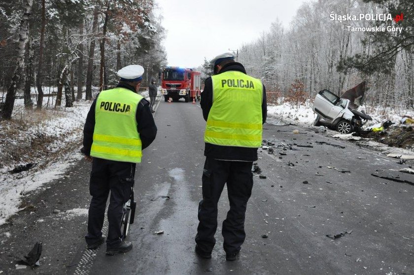 Wjechał autem pod ciężarówkę. Nie żyje