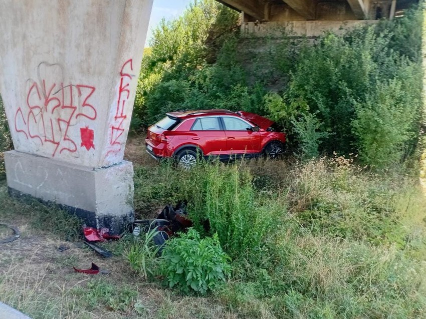 Pronađen mrtav muškarac u kolima u Inđiji