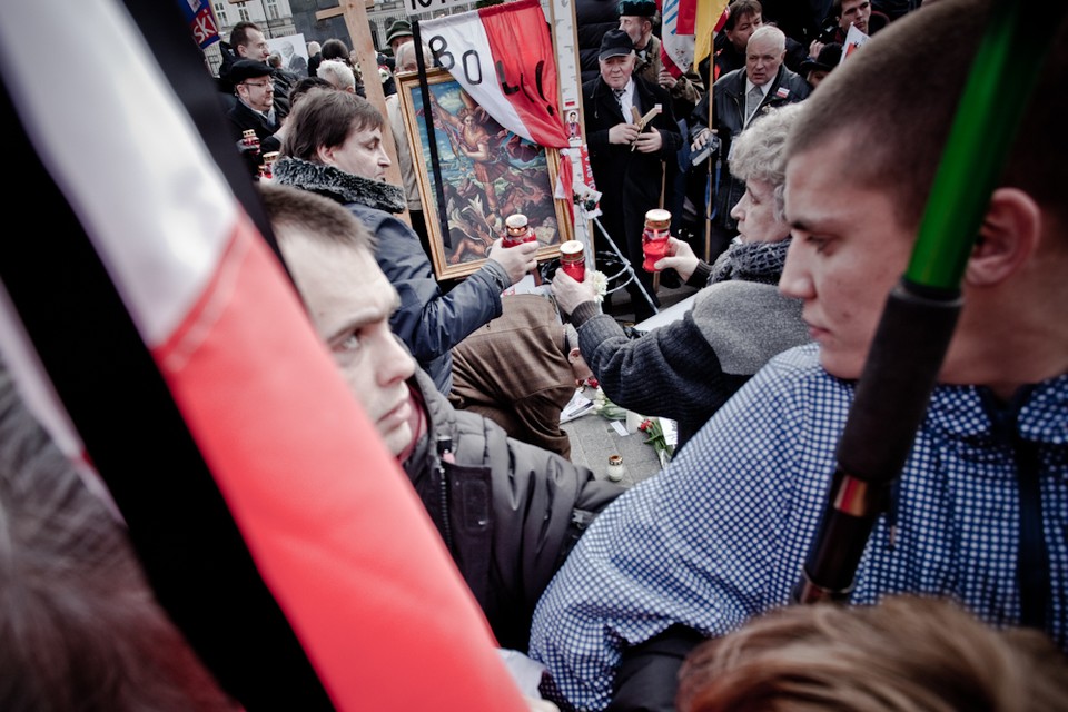 Zwolennicy PiS przed pałacem, fot. Maciej Stankiewicz