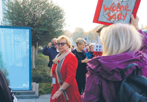 Profesor Małgorzata Gersdorf, prezes SN, zapowiedziała, że stosowne orzeczenia zostaną wydane „bez zbędnej zwłoki”