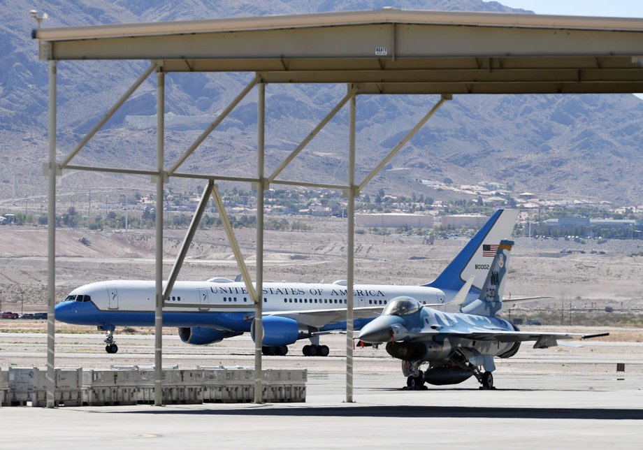 Samoloty Boeing C-32 stacjonują w dwóch bazach amerykańskich sił powietrznych. 