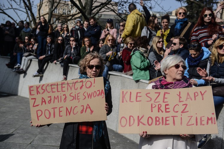 Manifestacja przeciwko ustawie antyaborcyjnej