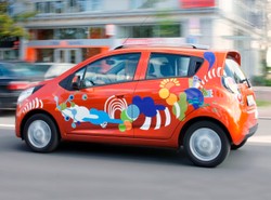 Ilu Amerykanów zmieści się małym chevrolecie?