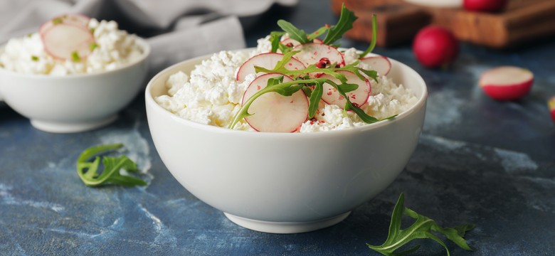 Szybka sałatka z serka wiejskiego od siostry Anastazji. Dobra nie tylko na śniadanie