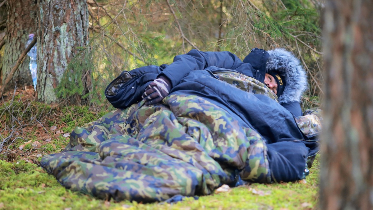 01.11.2021 okolice Sejn i Gib . Proszący o azyl w Polsce uchodźca