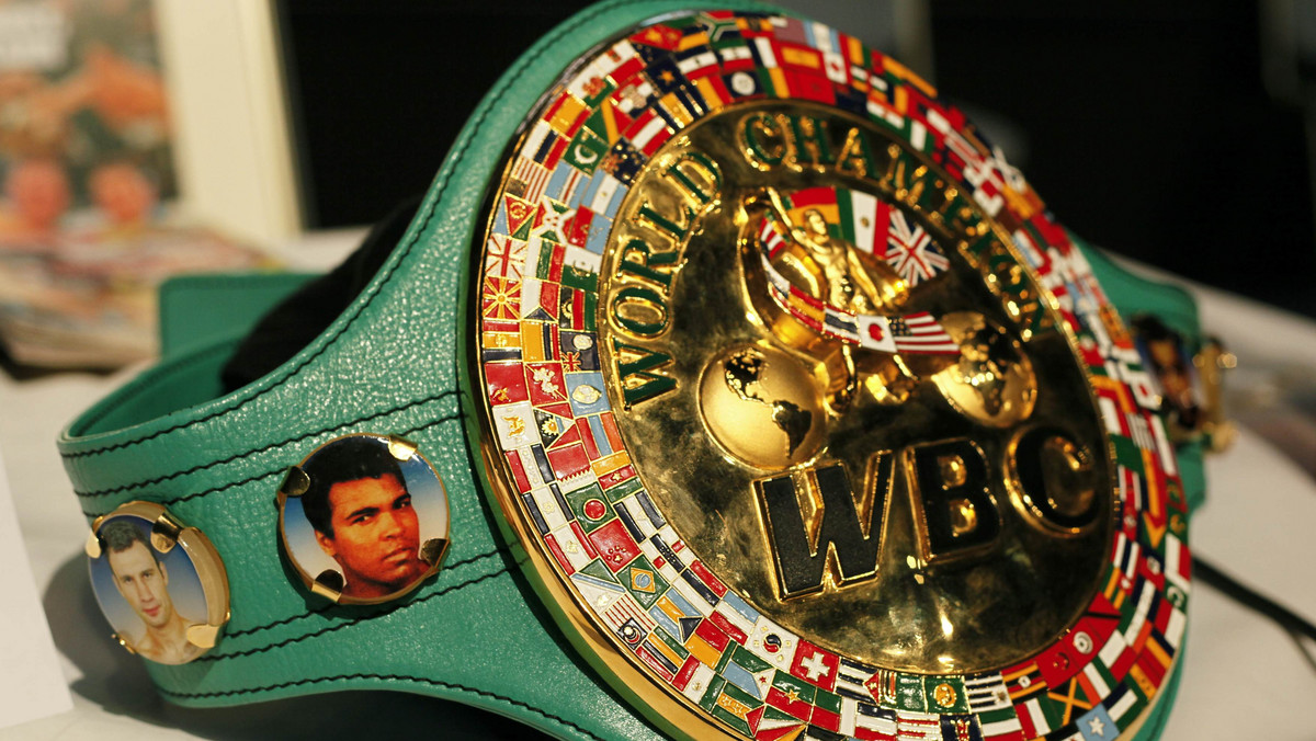 Od lat za cztery najważniejsze federacje w boksie zawodowym uznaje się WBC, WBO, WBA i IBF. Pas federacji WBC uważany jest za najbardziej prestiżowe trofeum. Powalczy o niego Tomasz Adamek.