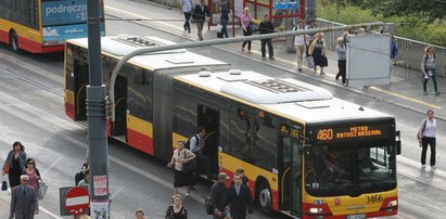 Ten autobus wozi powietrze