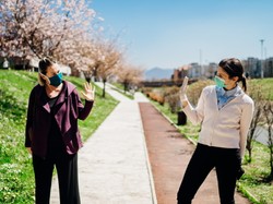 Czy zaszczepieni dawką przypominającą i po przechorowaniu Covid są już odporni?