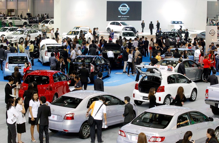 Salon samochodowy w Tajlandii