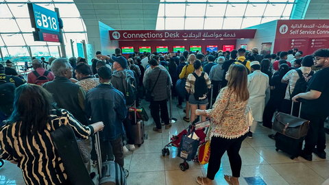 Polacy utknęli na zalanym lotnisku w Dubaju. "Zostawieni sami sobie"