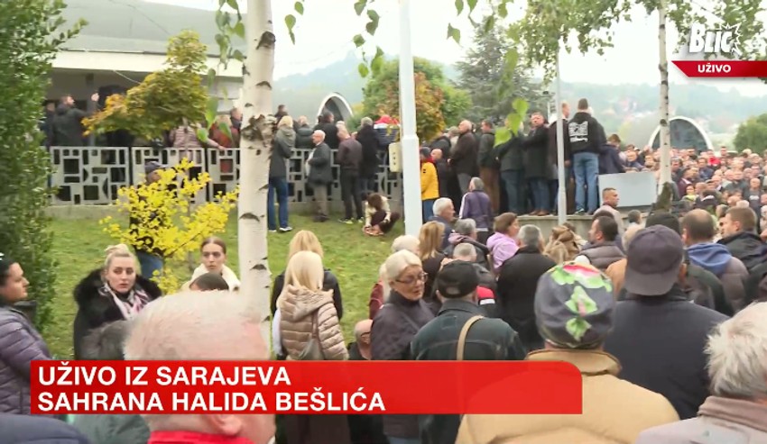 Reka ljudi stigla na groblje Bare