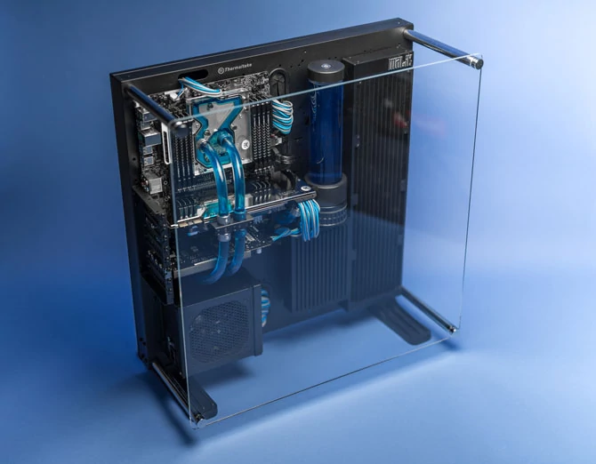 Thermaltake Core P5 to obudowa stworzona specjalne dla miłośników moddingu.