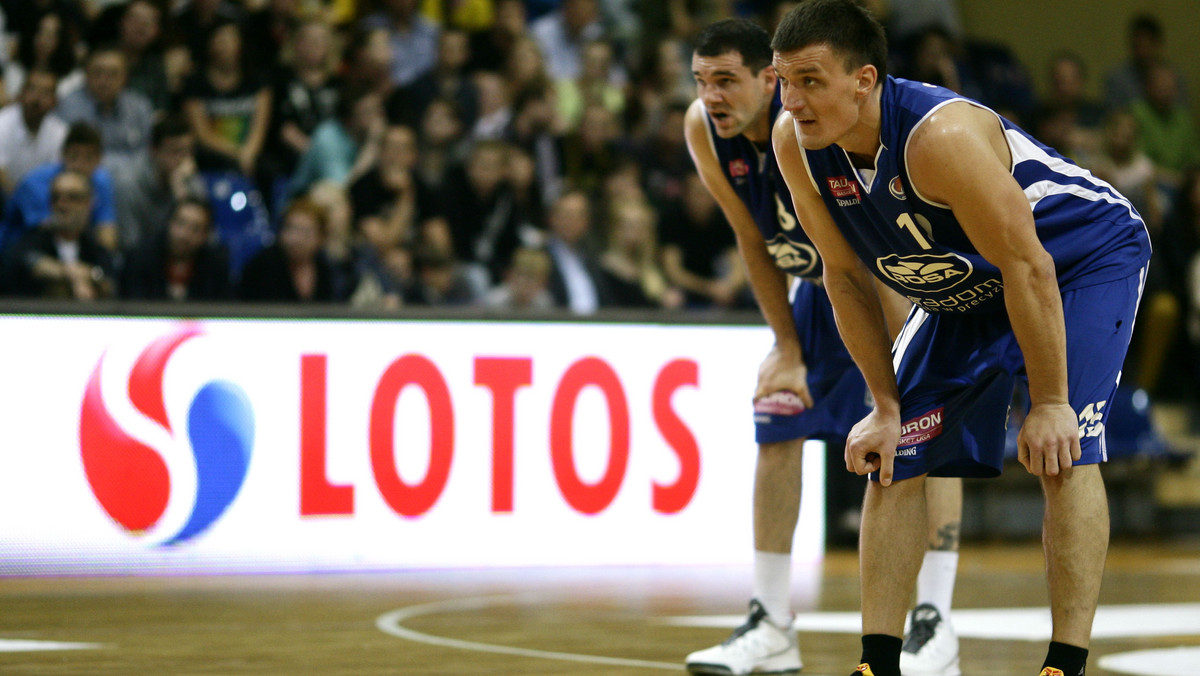 Koszykarze Stelmetu BC Zielona Góra niespodziewanie przegrali w niedzielę ze Startem Lublin 78:82 w wyjazdowym meczu 10. kolejki Tauron Basket Ligi. King Wilki Morskie Szczecin zaskoczyły w Zgorzelcu PGE Turów, z którym wygrały 86:84, a Rosa Radom efektownie ograła Energę Czarnych Słupsk 79:60. Liderem Tauron Basket Ligi pozostała ekipa Stelmetu BC Zielona Góra, ale tuż za ich plecami plasuję się Polski Cukier Toruń i Anwil Włocławek.