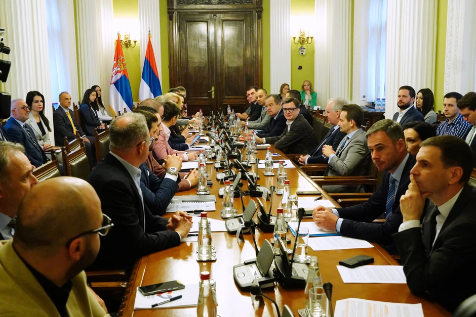 Opozicija je predala vlasti tri zahteva u vezi sa izbornim uslovima, a Brnabić je rekla da vladajuća koalicija može da ispuni dva