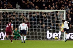 Liga angielska: Fabiański wrócił do bramki West Ham, ale Liverpoolu nie zatrzymał [WIDEO]