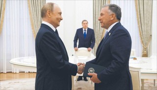 Co Trump chce dać Putinowi w zamian za rozejm