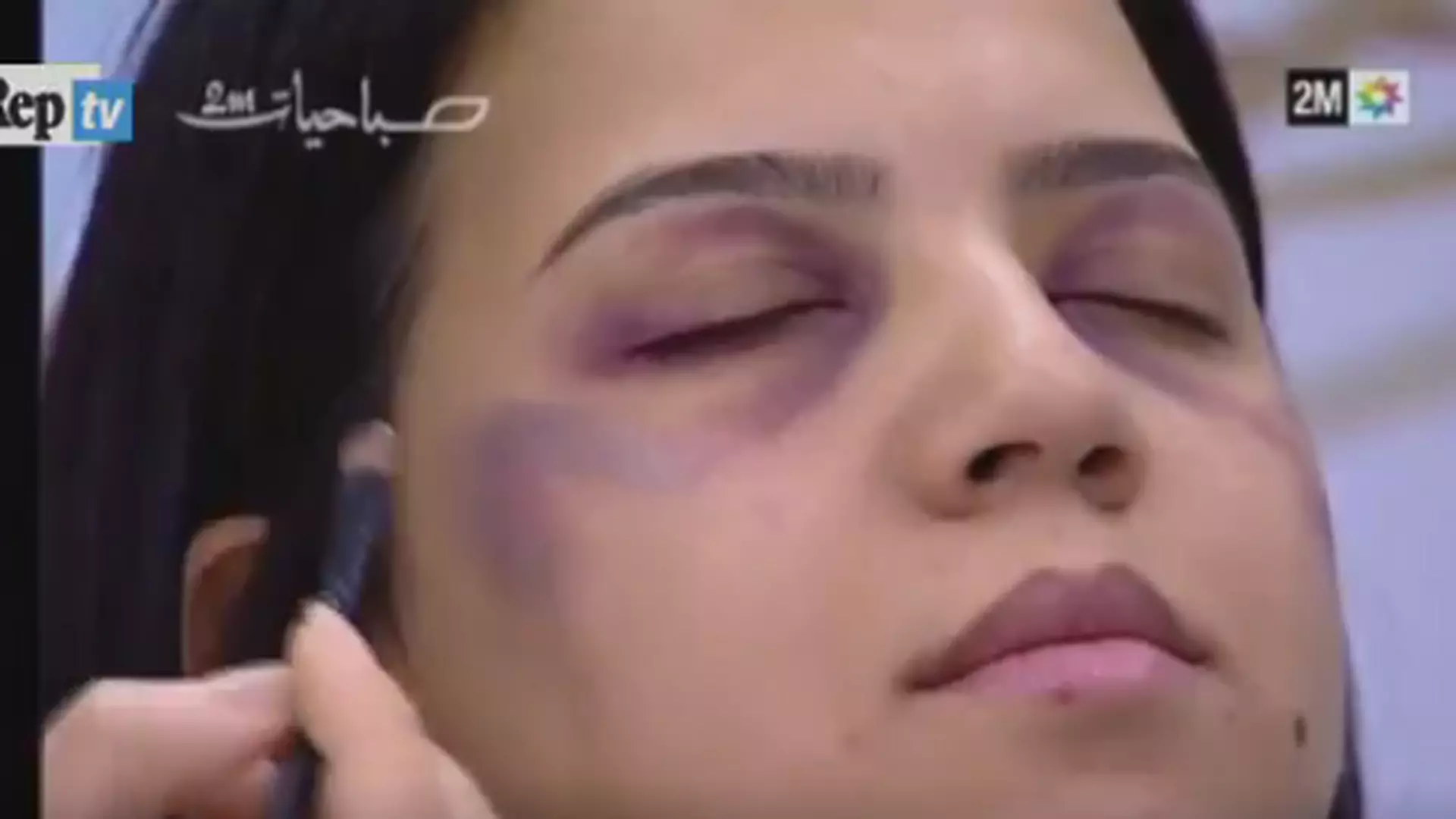 Marokańska telewizja pokazała kobietom, jak ukryć siniaki po pobiciu przez męża