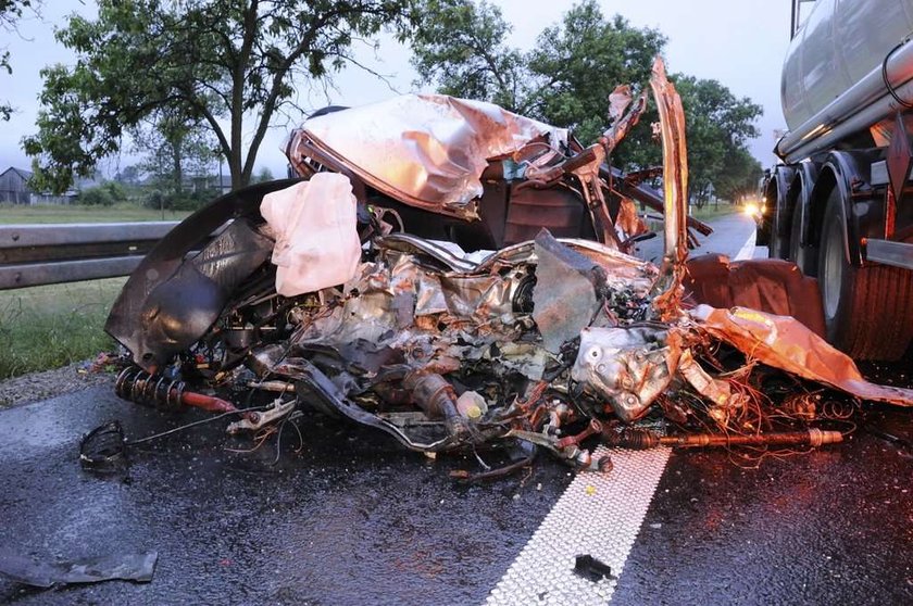 wypadek, ciężarówka, silnik, audi, zderzenie