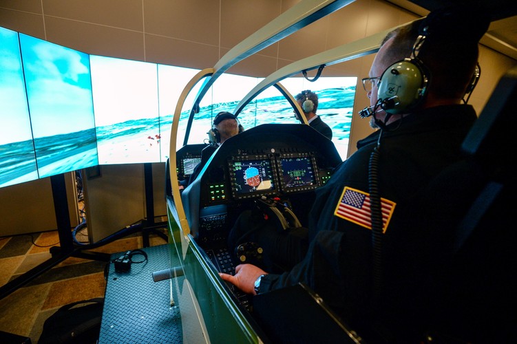 <b>Na zdjęciu:<b> Prezentacja kokpitu śmigłowca Bell Helicopter AH-1Z Viper  <br><br>(mo/cat) (obm/cat) PAP/Marcin Obara