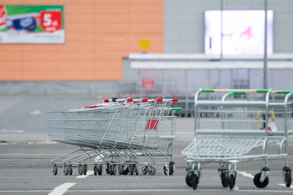 Zakaz handlu zostanie cofnięty? Rząd "analizuje tę sprawę"