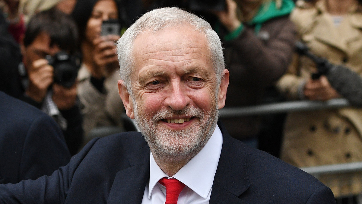 Lider opozycyjnej Partii Pracy Jeremy Corbyn ocenił dziś, że sytuacja polityczna po czwartkowych wyborach parlamentarnych jest "chaotyczna". Podkreślił, że jest "całkiem możliwe", że w ciągu najbliższych miesięcy Brytyjczycy będą musieli ponownie pójść do urn.