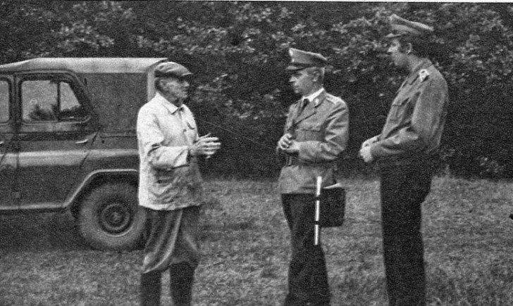 Jan Wolski przesłuchiwany przez milicjantów w maju 1978 roku [fot. za: „W Służbie Narodu”, 30 lipca 1978]