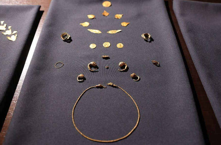 W grobie młodej kobiety sprzed ponad 2 tys. lat znaleziono biżuterię. / fot. Oleg Deripaska Volnoe Delo Foundation