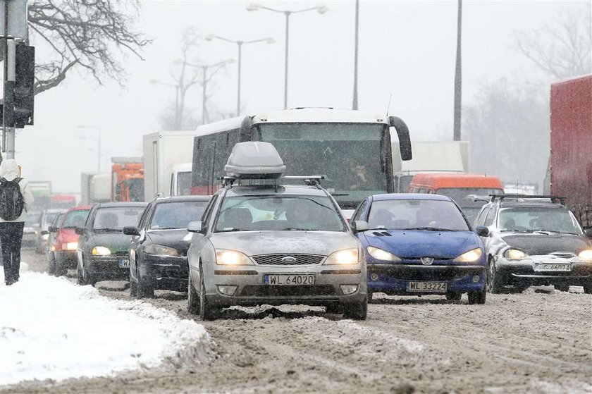 Śnieg sparaliżował miasto