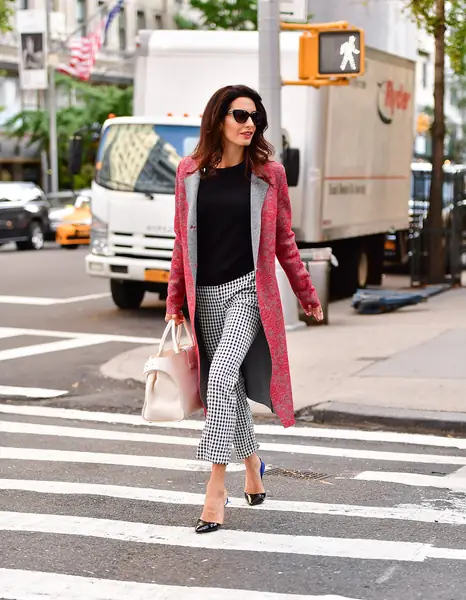 Zasady stylu Amal Clooney / James Devaney / GettyImages