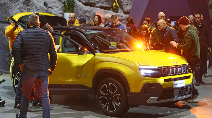 Először mutatták be Magyarországon a Jeep első, tisztán elektromos modelljét, az Avengert, amely 2023-ban elnyerte az Év Autója, valamint a Women’s World Car of the Year címet is. / Fotó: Séra Tamás