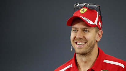 Itt van Vettel megható reakciója, miután több mint egy évet követően ismét futamot nyert