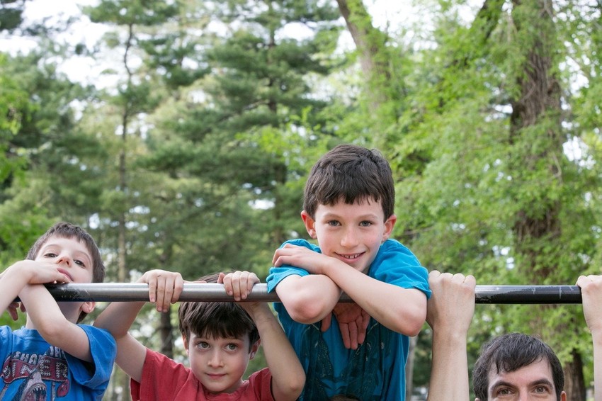 Ej Džej Džekobs sa sinovima