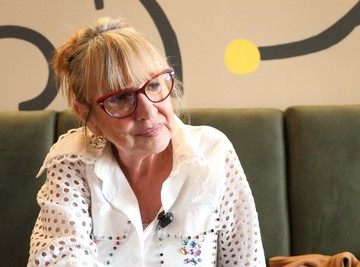"Neću više da pišem za džabe": Srpska književnica (66) otvorila profil na SAJTU ZA ODRASLE: "Ima muškaraca koji ne dobiju lepu reč kod kuće"