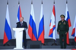 Putin zapowiada budowę sześciu nowych okrętów. "Będziemy demonstrować flagę rosyjską"