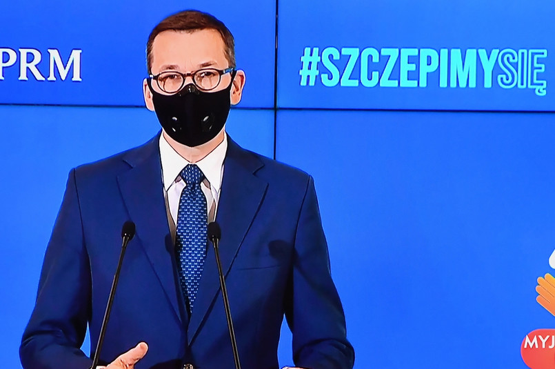 Premier we wpisie na Facebooku przypomniał, że jest za absolutną równością wobec prawa i bezwzględnym przestrzeganiem procedur i nie ma zgody na szczepienia poza kolejnością.