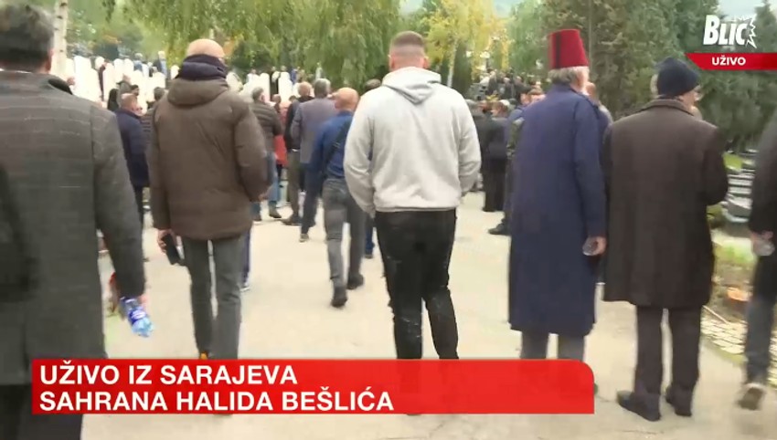 Hiljade ljudi stižu na groblje Bare