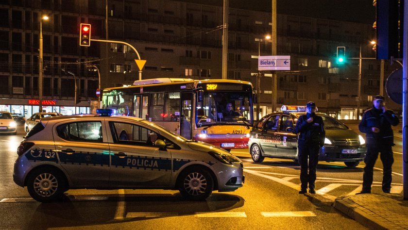 Napad na pocztę. Mężczyzna miał grozić małej dziewczynce